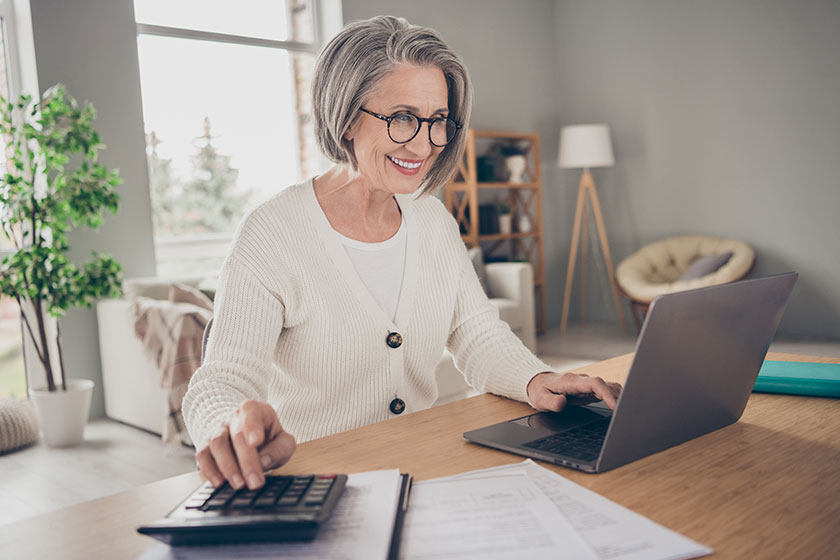 Photo smart adorable elderly lady professional wear white texting documents