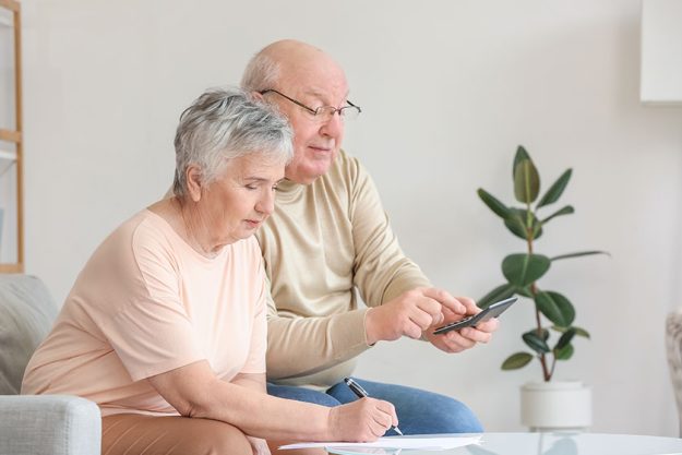 Senior-couple-calculating-expenses-at-home Senior-couple-calculating-expenses-at-home