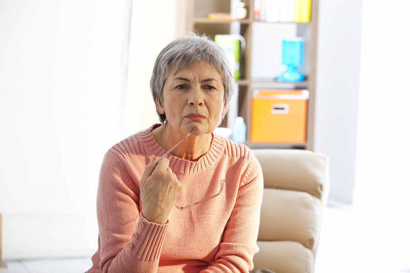 ELDERLY PERSON INDOORS — Photo